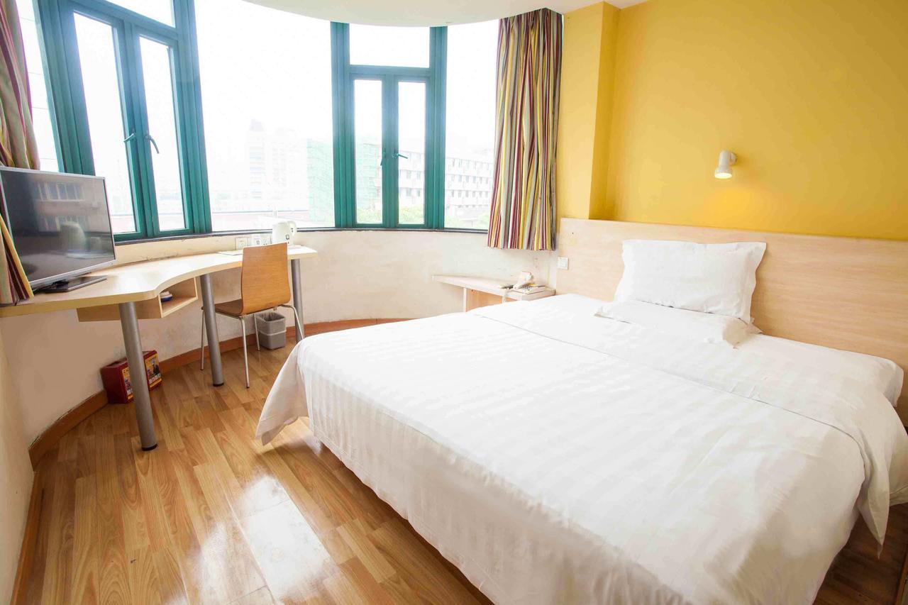 7Days Inn West Liaoyang Road Carrefour Ціндао Екстер'єр фото